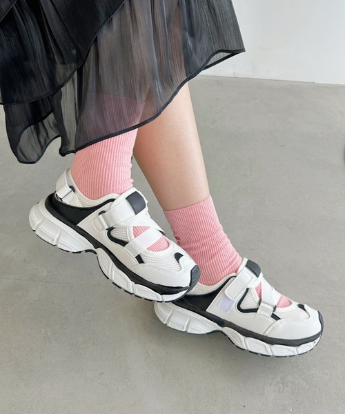 Loueme(ルエム)の「ボリュームソールベルトスニーカー(スニーカー・レディース・ブラック/ホワイト・24.5cm/23.5cm)」の9枚目の写真