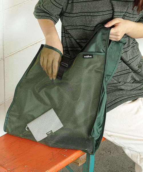 Nahe（ネーエ）の「nahe SHOPPER ネーエ ショッパー マルシェバッグ エコバッグ メッシュ トート 折りたたみ M（エコバッグ/サブバッグ・レディース・ブルー/ブラック/レッド/グリーン/ベージュ/イエロー/ライトブルー・FREE）」の3枚目の写真