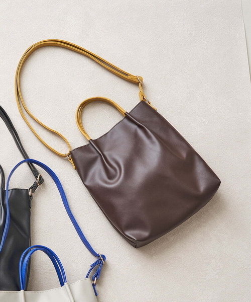 a.v.v(アーヴェヴェ)の「シンプルミニショルダー(ショルダーバッグ・レディース・ブラック/ブラウン/ライトグレー・38)」の3枚目の写真