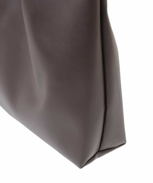 a.v.v(アーヴェヴェ)の「シンプルミニショルダー(ショルダーバッグ・レディース・ブラック/ブラウン/ライトグレー・38)」の16枚目の写真