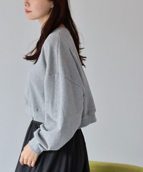 BLUEEAST（ブルーイースト）の「Lunaロゴ刺繍クロップドスウェット（スウェット・レディース・ネイビー/ベージュ/グレー・MEDIUM）」の21枚目の写真