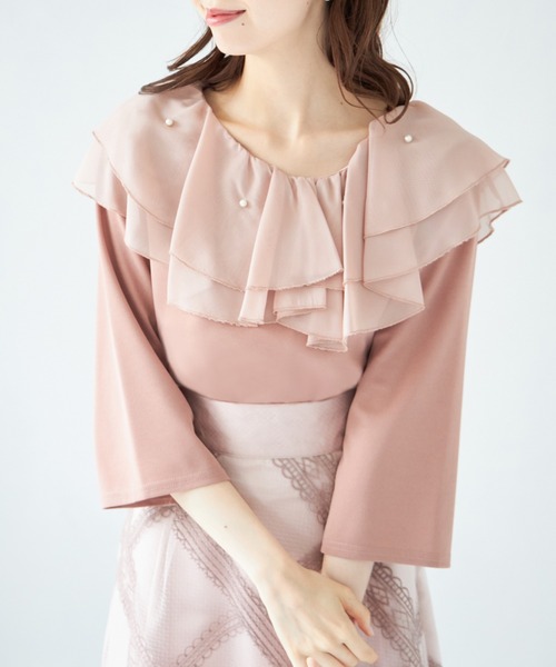 tocco closet(トッコ クローゼット)の「パール付きビックカラー切り替えカットプルオーバー【ZOZO限定カラーあり】(Tシャツ/カットソー・レディース・グレイッシュベージュ/ピンク/ブラック・M)」の3枚目の写真