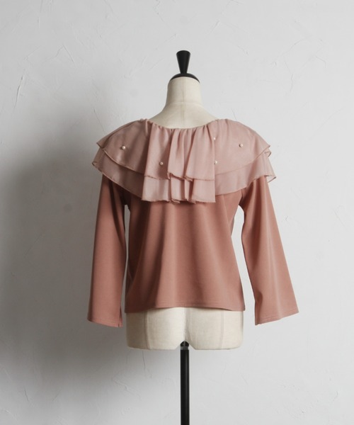 tocco closet(トッコ クローゼット)の「パール付きビックカラー切り替えカットプルオーバー【ZOZO限定カラーあり】(Tシャツ/カットソー・レディース・グレイッシュベージュ/ピンク/ブラック・M)」の4枚目の写真