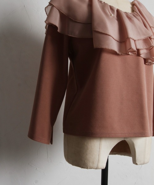 tocco closet(トッコ クローゼット)の「パール付きビックカラー切り替えカットプルオーバー【ZOZO限定カラーあり】(Tシャツ/カットソー・レディース・グレイッシュベージュ/ピンク/ブラック・M)」の11枚目の写真