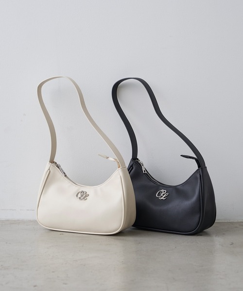 OLIVE des OLIVE(オリーブデオリーブ)の「エンブレム付ホーボーバッグ(ショルダーバッグ・レディース・アイボリー/ブラック・FREE)」の3枚目の写真