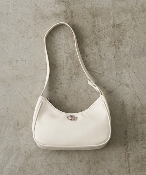 OLIVE des OLIVE(オリーブデオリーブ)の「エンブレム付ホーボーバッグ(ショルダーバッグ・レディース・アイボリー/ブラック・FREE)」の4枚目の写真