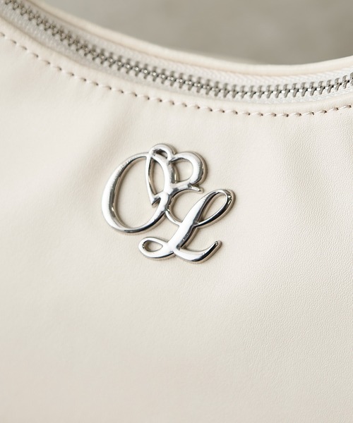 OLIVE des OLIVE(オリーブデオリーブ)の「エンブレム付ホーボーバッグ(ショルダーバッグ・レディース・アイボリー/ブラック・FREE)」の15枚目の写真
