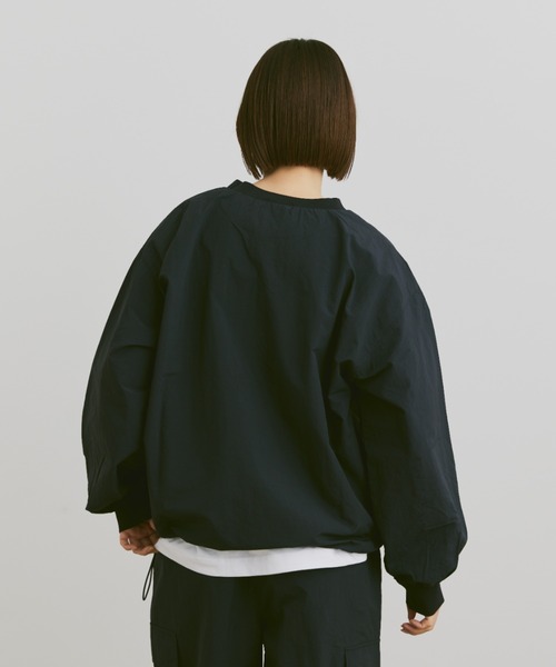 flaner(フラネ)の「Loose nylon pullover / ルーズナイロンプルオーバー(その他トップス・レディース・ネイビー/ブラック/ホワイト・LARGE/MEDIUM)」の18枚目の写真