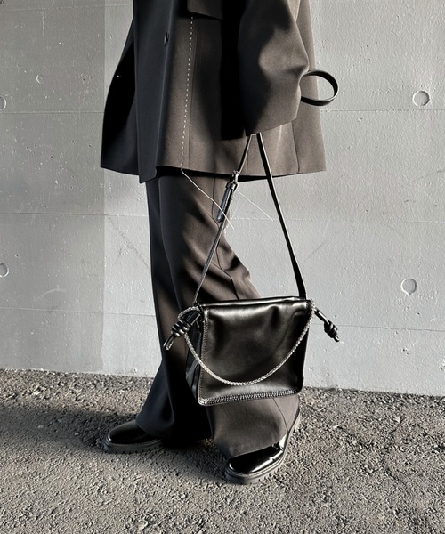 LVEU.（ラブユ.）の「【LVEU.】チェーンスクエアショルダーバッグ