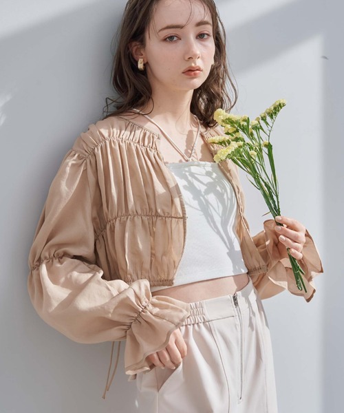 archives(アルシーヴ)の「2wayシャーリングドロストブラウス(シャツ/ブラウス・レディース・オフホワイト/ブルーグレー/ベージュ・MEDIUM)」の3枚目の写真