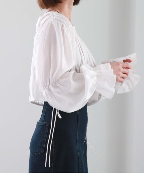 archives(アルシーヴ)の「2wayシャーリングドロストブラウス(シャツ/ブラウス・レディース・オフホワイト/ブルーグレー/ベージュ・MEDIUM)」の15枚目の写真