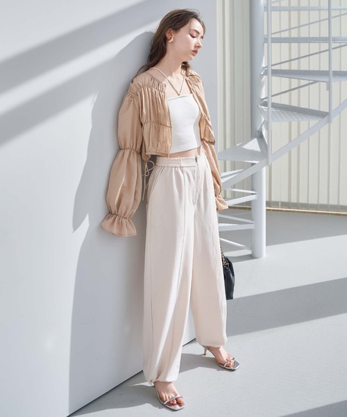 archives(アルシーヴ)の「2wayシャーリングドロストブラウス(シャツ/ブラウス・レディース・オフホワイト/ブルーグレー/ベージュ・MEDIUM)」の11枚目の写真