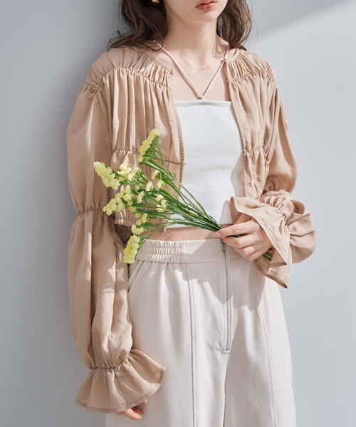 archives(アルシーヴ)の「2wayシャーリングドロストブラウス(シャツ/ブラウス・レディース・オフホワイト/ブルーグレー/ベージュ・MEDIUM)」の9枚目の写真