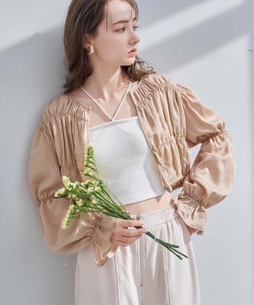 archives(アルシーヴ)の「2wayシャーリングドロストブラウス(シャツ/ブラウス・レディース・オフホワイト/ブルーグレー/ベージュ・MEDIUM)」の5枚目の写真