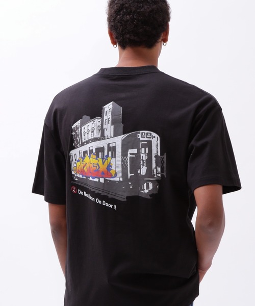 AVIREX（アヴィレックス）の「TRAIN GRAFFITI AVIREX T-SHIRT / トレイン グラフィティ アヴィレックス Tシャツ / AVIREX（Tシャツ/カットソー・メンズ・ブラック/ホワイト・MEDIUM/LARGE/X-LARGE/XX-LARGE）」の2枚目の写真