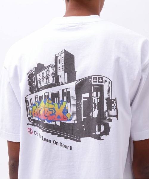 AVIREX（アヴィレックス）の「TRAIN GRAFFITI AVIREX T-SHIRT / トレイン グラフィティ アヴィレックス Tシャツ / AVIREX（Tシャツ/カットソー・メンズ・ブラック/ホワイト・MEDIUM/LARGE/X-LARGE/XX-LARGE）」の6枚目の写真