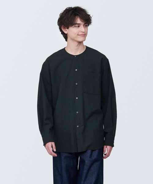 無印良品（ムジルシリョウヒン）の「紳士　インドの手紡ぎ手織りシャツ（シャツ/ブラウス・レディース・ブラック/ホワイト・S/M/L）」の2枚目の写真