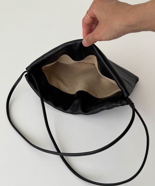 CANAL JEAN（キャナルジーン）の「El mar　レザーミニショルダーバッグ（ショルダーバッグ・レディース・ブラック/ブラウン・ONE SIZE）」の3枚目の写真