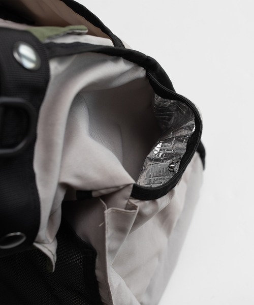 KiU(キウ)の「大容量マルチパーパス3WAYトートバッグ(18L)(トートバッグ・レディース・ベージュ/ブラック/カーキ・FREE)」の15枚目の写真