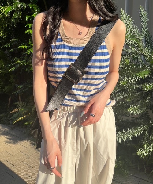 nemne store(ネンネストア)の「グラデーションニットタンクトップ(タンクトップ・レディース・レッド/ネイビー/ブルー・フリー)」の3枚目の写真