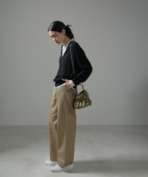 SALON adam et rope'（サロン アダム エ ロペ）の「2WAYベロアサテンギャザーバケットミニバッグ（ショルダーバッグ・レディース・マスタード/ブラック/カーキ・FREE）」の5枚目の写真