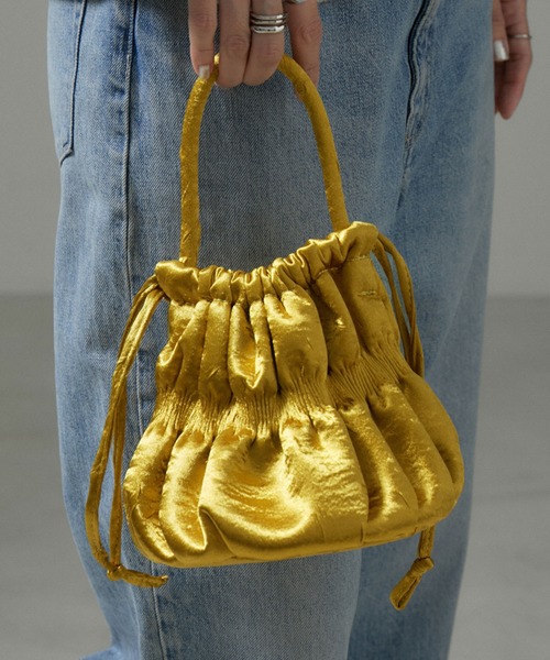 SALON adam et rope'（サロン アダム エ ロペ）の「2WAYベロアサテンギャザーバケットミニバッグ（ショルダーバッグ・レディース・マスタード/ブラック/カーキ・FREE）」の11枚目の写真