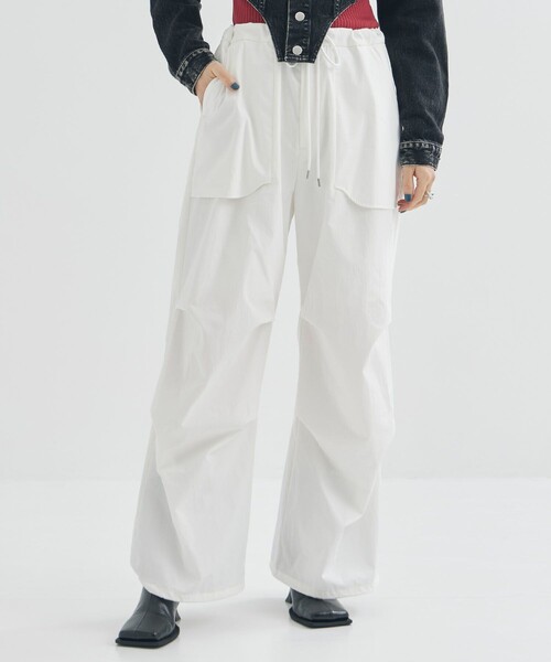 FEMMENT（ファモン）の「【FEMMENT/ファモン】《STUDIOUS別注》パラシュートパンツ（その他パンツ・レディース・ブラウン/ホワイト/ブラック・1/2）」の2枚目の写真