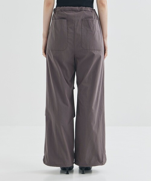 FEMMENT（ファモン）の「【FEMMENT/ファモン】《STUDIOUS別注》パラシュートパンツ（その他パンツ・レディース・ブラウン/ホワイト/ブラック・1/2）」の17枚目の写真