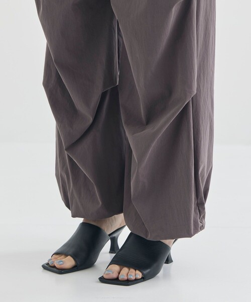 FEMMENT（ファモン）の「【FEMMENT/ファモン】《STUDIOUS別注》パラシュートパンツ（その他パンツ・レディース・ブラウン/ホワイト/ブラック・1/2）」の20枚目の写真