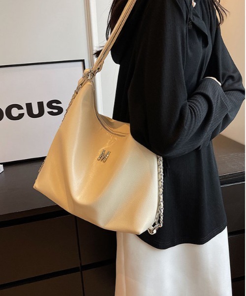 gossip!ロサンゼルス(ゴシップロサンゼルス)の「3wayトートバッグ/ショルダーバッグ/リュックサック/ A4収納可能(トートバッグ・レディース・オフホワイト/シルバー/ブラック・FREE)」の4枚目の写真