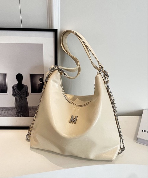 gossip!ロサンゼルス(ゴシップロサンゼルス)の「3wayトートバッグ/ショルダーバッグ/リュックサック/ A4収納可能(トートバッグ・レディース・オフホワイト/シルバー/ブラック・FREE)」の7枚目の写真