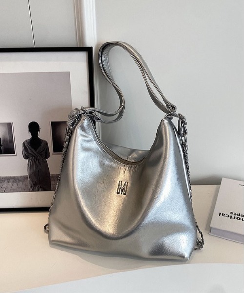 gossip!ロサンゼルス(ゴシップロサンゼルス)の「3wayトートバッグ/ショルダーバッグ/リュックサック/ A4収納可能(トートバッグ・レディース・オフホワイト/シルバー/ブラック・FREE)」の8枚目の写真