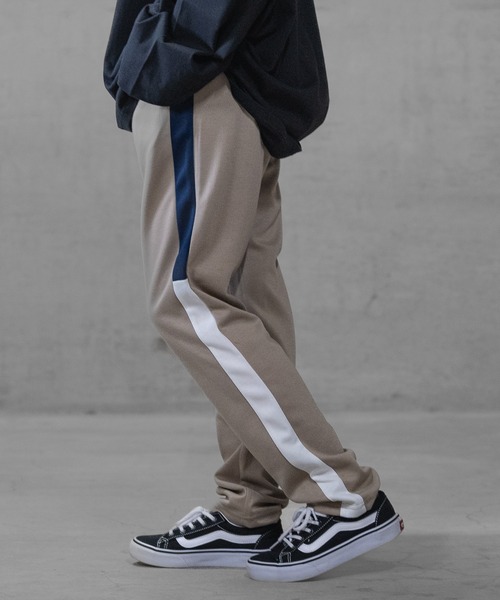 JOHN'S CLOSET(ジョンズクローゼット)の「【40I】アソートパターン サイドライン トラックパンツ(スウェットパンツ・メンズ・ブラック系1/ブラック系2/ブラック系3/ブラック系4/グレー系1/グレー系2/ネイビー系1/ブラウン系1/ベージュ系1・MEDIUM/X-LARGE/LARGE)」の11枚目の写真