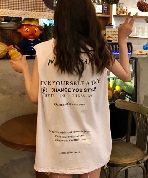 SHEENA(シーナ)の「フレンチスリーブロゴTシャツ(Tシャツ/カットソー・レディース・ブラック/ホワイト/レッド/グレー/ネイビー・M)」の2枚目の写真