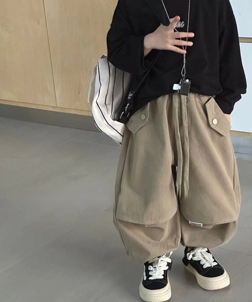aimoha(アイモハ)の「【aimoha-KIDS-】ワイドカーゴパンツ(カーゴパンツ・キッズ・ブラック/チョコ/ベージュ・90/100/110/120/130)」の3枚目の写真