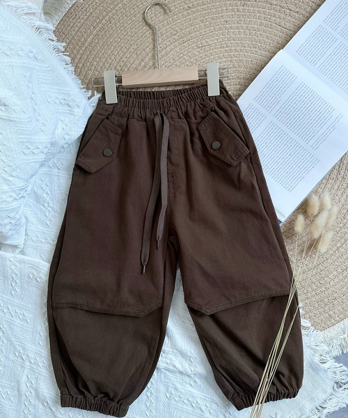 aimoha(アイモハ)の「【aimoha-KIDS-】ワイドカーゴパンツ(カーゴパンツ・キッズ・ブラック/チョコ/ベージュ・90/100/110/120/130)」の2枚目の写真
