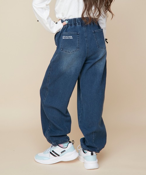 JENNI love(ジェニィラブ)の「【ストレッチ素材・ウエスト調整可】コクーンジョガーロングデニムパンツ(デニムパンツ・キッズ・ネイビー/ブルー・130cm/140cm/150cm/160cm)」の2枚目の写真