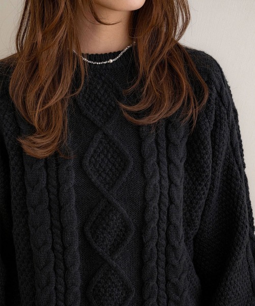 NOAHL（ノアル）の「【NOAHL】ケーブルニット（ニット/セーター・レディース・ブルー/チャコールグレー/グレイッシュベージュ/アイボリー/ブラック/ベージュ/ライトグリーン/ピンク/ブラウン/イエロー/カーキ・FREE/S）」の3枚目の写真