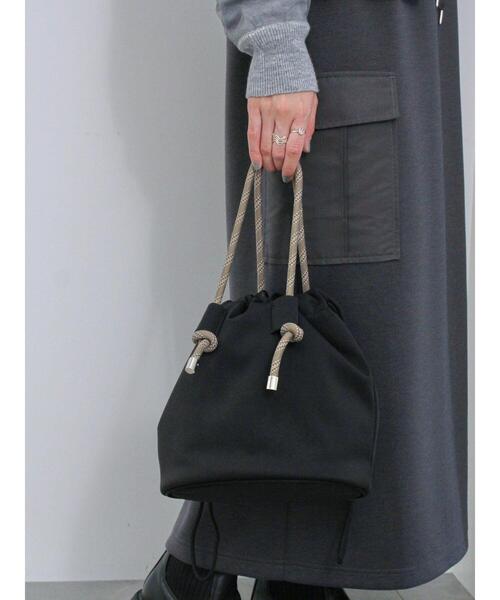 Samansa Mos2 blue(サマンサモスモスブルー)の「ネオプレーンドローコード付バッグ(ハンドバッグ・レディース・グレー/ブラック/シルバーグレー・F)」の11枚目の写真