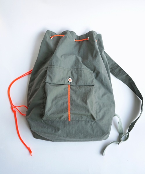sneeuw（スニュウ）の「ラインナップザック（バックパック/リュック・レディース・オレンジ/グレー・ONESIZE）」の13枚目の写真