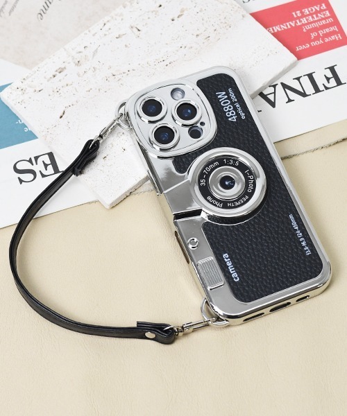 Fun & Daily（ファンアンドデイリー）の「Camera Strap iPhone Case 14 15 16 17 Pro Plus ProMax（スマホケース/カバー・レディース・ブラウン/ブラック・iPhone 14 Plus/iPhone 14 Pro/iPhone 14 Pro Max/iPhone 15/iPhone 15 Pro/iPhone 15 Pro Max/iPhone 16/iPhone 16 Plus/iPhone 16 Pro/iPhone 16 Pro Max/iPhone 14/iPhone 17/iPhone 17 Pro/iPhone 17 Pro Max/iPhone Air）」の5枚目の写真