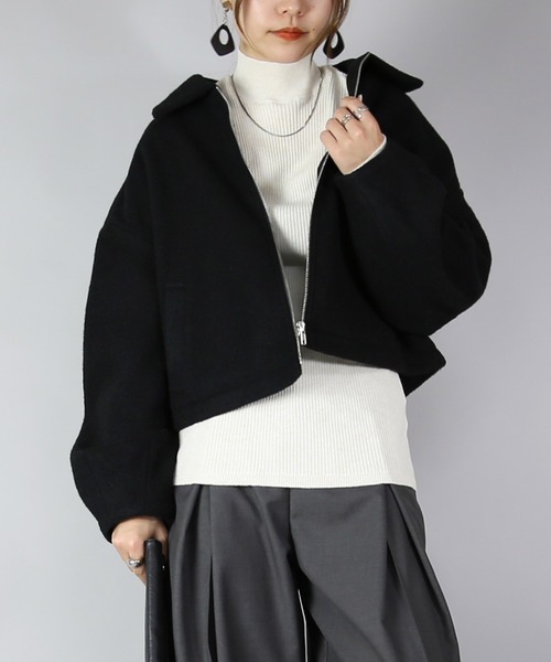 and it_（アンドイット）の「フェイクウールボリュームスリーブショートブルゾン（ブルゾン・レディース・ブラック/チャコール・M）」の3枚目の写真