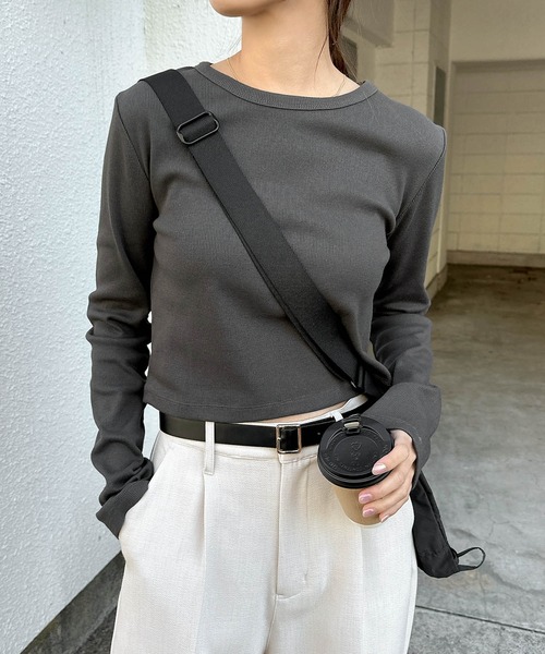 andme(アンドミー)の「【新色追加】テレコリブショート丈クルーネックトップス(Tシャツ/カットソー・レディース・ブラック/杢グレー/オフホワイト/チャコールグレー/ブラウン・M/L)」の4枚目の写真