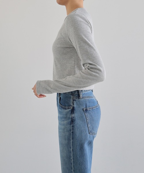 andme(アンドミー)の「【新色追加】テレコリブショート丈クルーネックトップス(Tシャツ/カットソー・レディース・ブラック/杢グレー/オフホワイト/チャコールグレー/ブラウン・M/L)」の13枚目の写真