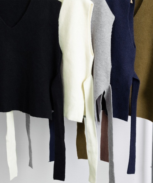 Miniministore（ミニミニストア）の「ベルト付きニットベストニットジレVネック（ベスト・レディース・アイボリー/オリーブ/テラコッタ/ブラック/グレー/ネイビー・FREE）」の13枚目の写真