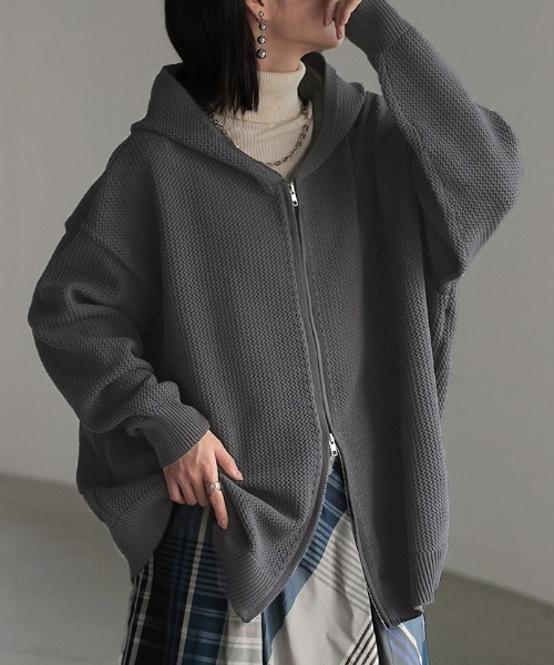 HUG.U(ハグユー)の「オーバーサイズスポンジニットパーカー(パーカー・レディース・ブラック/アイボリー/ダークグレー/パープル/イエロー・FREE)」の9枚目の写真