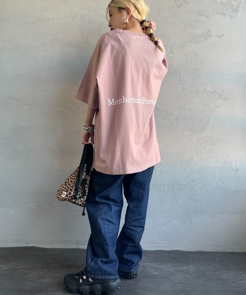 Manhattan Portage（マンハッタンポーテージ）の「[MANHATTAN PORTAGE/マンハッタンポーテージ] 別注 ポケット刺繍 バックプリントTシャツ（Tシャツ/カットソー・レディース・ブラック/ネイビー/ピンク/ホワイト・XL/L/M/S）」の6枚目の写真