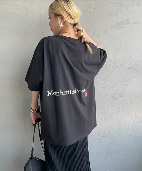 Manhattan Portage（マンハッタンポーテージ）の「[MANHATTAN PORTAGE/マンハッタンポーテージ] 別注 ポケット刺繍 バックプリントTシャツ（Tシャツ/カットソー・レディース・ブラック/ネイビー/ピンク/ホワイト・XL/L/M/S）」の10枚目の写真