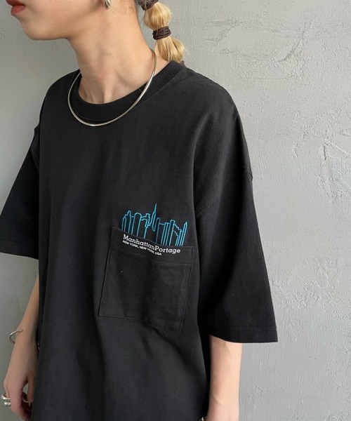 Manhattan Portage（マンハッタンポーテージ）の「[MANHATTAN PORTAGE/マンハッタンポーテージ] 別注 ポケット刺繍 バックプリントTシャツ（Tシャツ/カットソー・レディース・ブラック/ネイビー/ピンク/ホワイト・XL/L/M/S）」の15枚目の写真