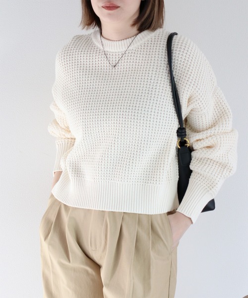 cepo(セポ)の「クロップド丈 ワッフル編みクルーネックプルオーバーニット(ニット/セーター・レディース・ベージュ系その他/ブラック系その他/サックスブルー/オフホワイト・M)」の1枚目の写真